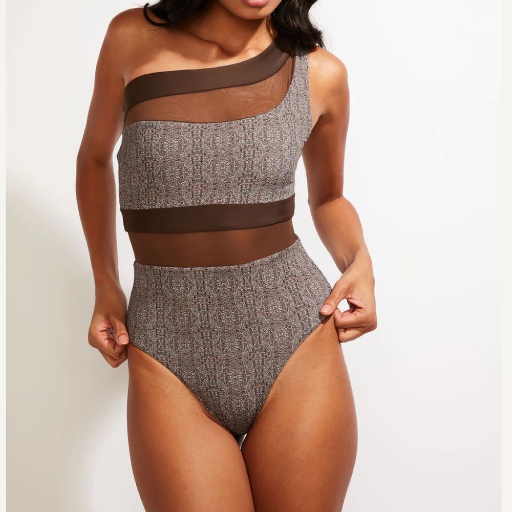 NOMADS | Coast One Piece II | Pebble/Espresso